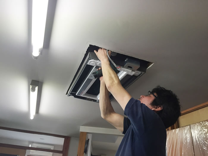 天井埋め込み型エアコン配管・配線接続