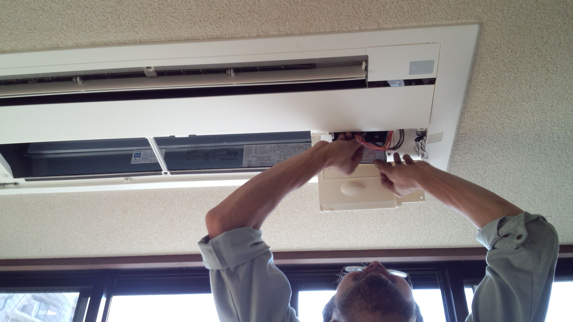 天井埋め込み型エアコン配線工事