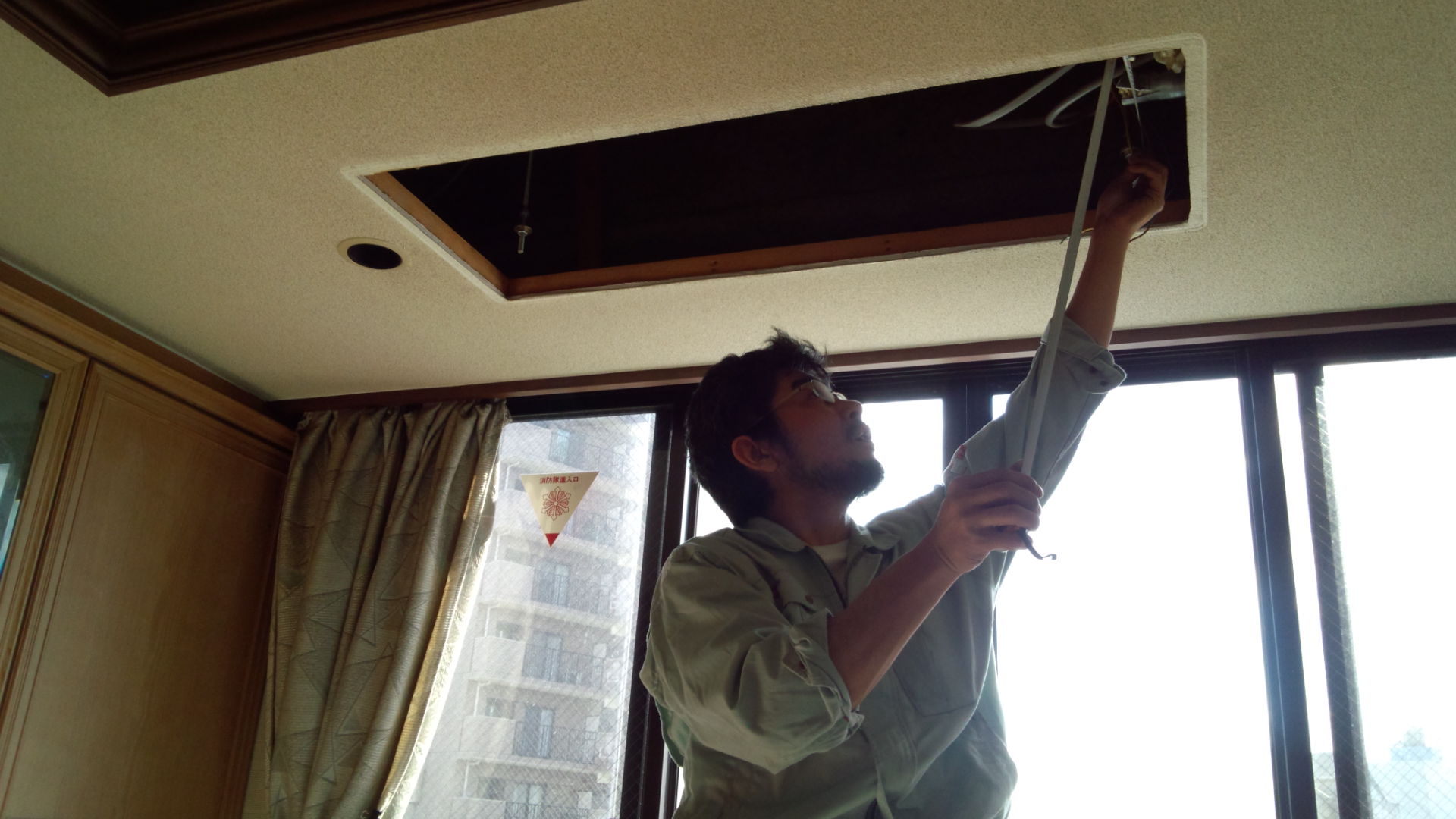 天井埋め込み型エアコン吊ネジ